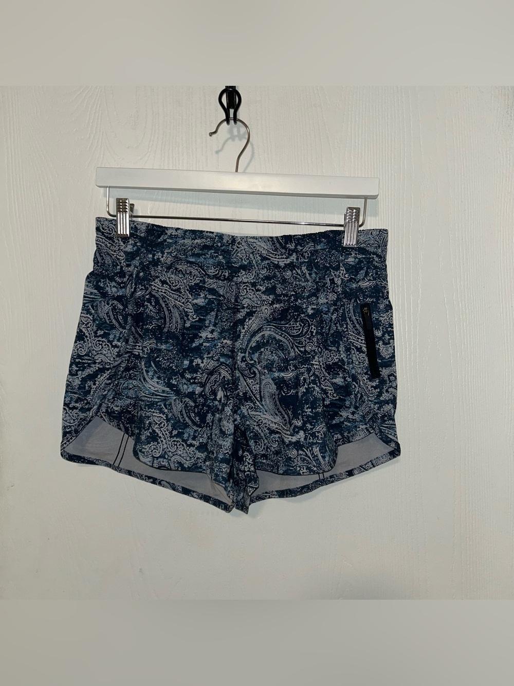 Lululemon Tracker Short V *4"
